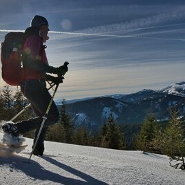 Im Pulverschnee geht´s bergab | © Weges OG