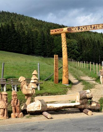 Holzskulpturenweg Eingang_Nechnitz_Oststeiermark | Haider | © Oststeiermark Tourismus