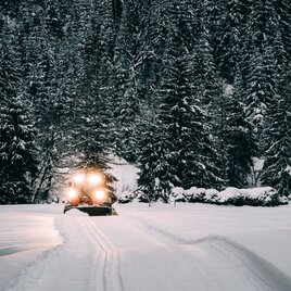 Spurenlegen am frühen Morgen. | © Erlebnisregion Schladming-Dachstein
