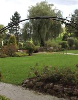 Kurpark mit Rosenbogen