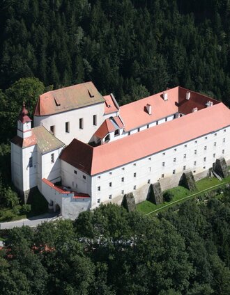 Luftaufnahme Burg Festenburg_Festenburg_Oststeiermark | Archiv Stift Vorau | © Archiv Stift Vorau