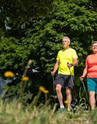 Nordic Walking in Bergkulisse