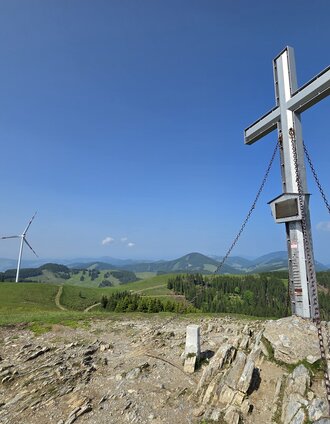 Plankogel und Windrad_Sommeralm_Oststeiermark | Chiara Raith | © Tourismusverband Oststeiermark