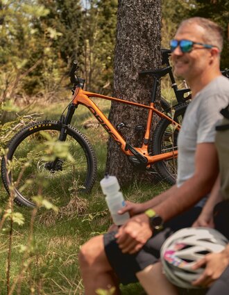 Radfahren_Pause_Masenberg_Pöllauberg_PöllauerTal_Markus Lang-Bichl.jpg | Tourismusverband Oststeiermark | © Markus Lang-Bichl