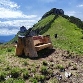 WiderspenstigesSalzkammergut_BankmitGreimuth_©Kulturfux.jpg | © Kulturfux