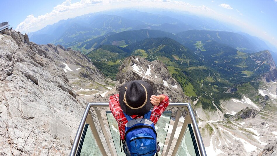 Wanderung Etappe 01 Vom Gletscher zum Wein: Dachstein Seilbahn - Guttenberghaus - Touren-Impression #2.6 | © Steiermark Tourismus/Gery Wolf