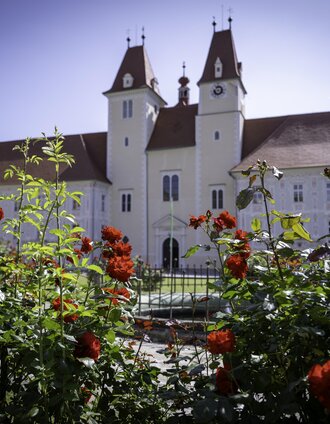 Stift Vorau mit Rosen_Oststeiermark | Kurt Elmleitner | © Oststeiermark Tourismus