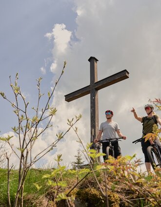 Mountainbike_Gipfelkreuz Masenberg_Oststeiermark | Markus Lang-Bichl | © Oststeiermark Tourismus