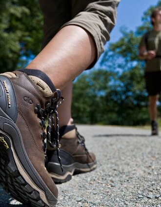 Hiking boot on gravel path | Leo Himsl | © Steiermark Tourismus/Leo Himsl