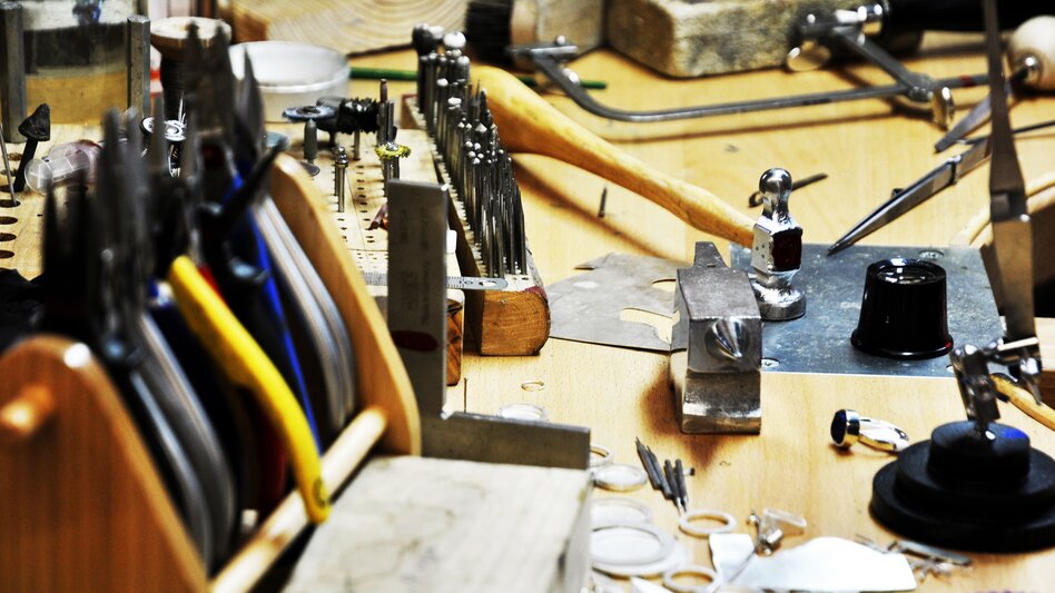 Schmuckwerkstatt - Behälter mit Perlen