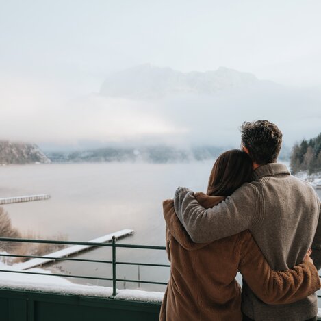 Ausblick vom Balkon auf die Berge | © Seevilla Altaussee | Karl Steinegger