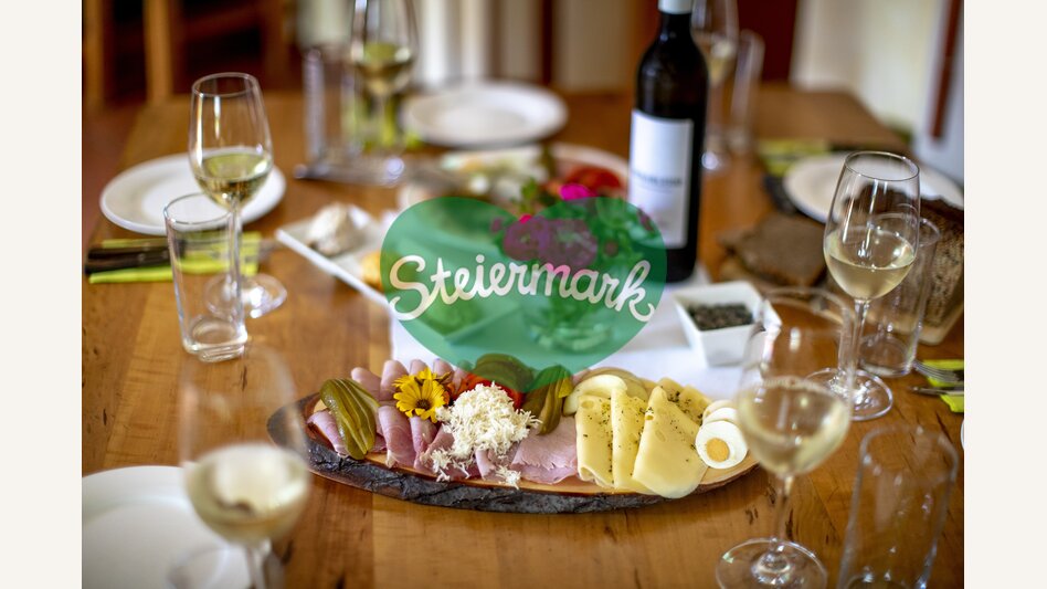 Served up: the Buschenschankjause (wine tavern snack) | © Steiermark Tourismus | Tom Lamm