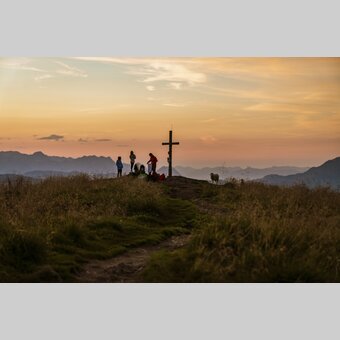 Rest at the summit with animal visitors, Gasselhöhe | © Steiermark Tourismus | photo-austria.at
