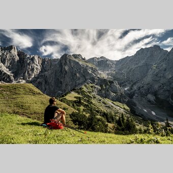Wanderpause am Fuße des Dachstein | © STG | photo-austria.at