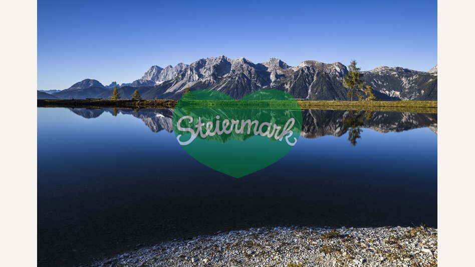 Speicherteich auf der Planai spiegelt den Dachstein | © STG | photo-austria.at