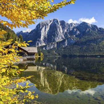 Trisselwand spiegelt sich im Altausseer See