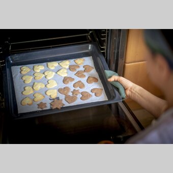 Baking cookies in advent | © Steiermark Tourismus | Tom Lamm