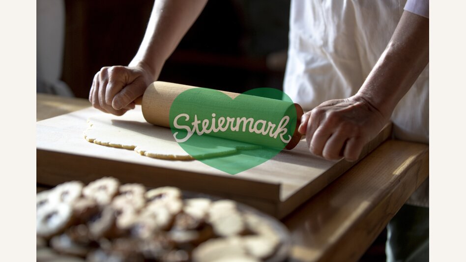 Baking cookies in advent | © Steiermark Tourismus | Tom Lamm