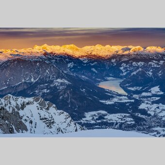 View from summit Hoher Sarstein to the Ausseerland with the Grundlsee and Bad Aussee | © Steiermark Tourismus | Volker Preusser