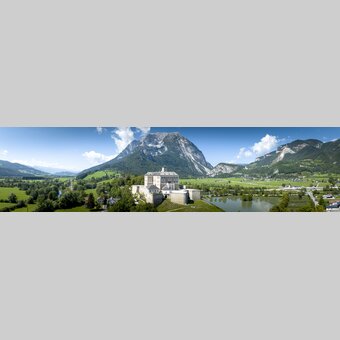Trautenfels Castle with Grimming in the background | © Steiermark Tourismus | Tom Lamm