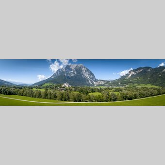 Trautenfels Castle with Grimming in the background | © Steiermark Tourismus | Tom Lamm