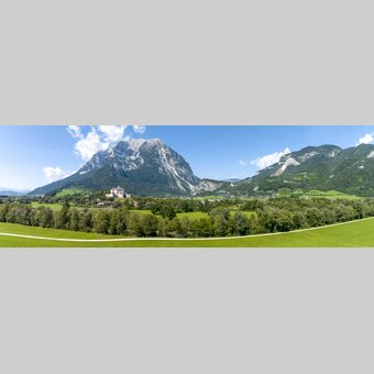 Trautenfels Castle with Grimming in the background | © Steiermark Tourismus | Tom Lamm