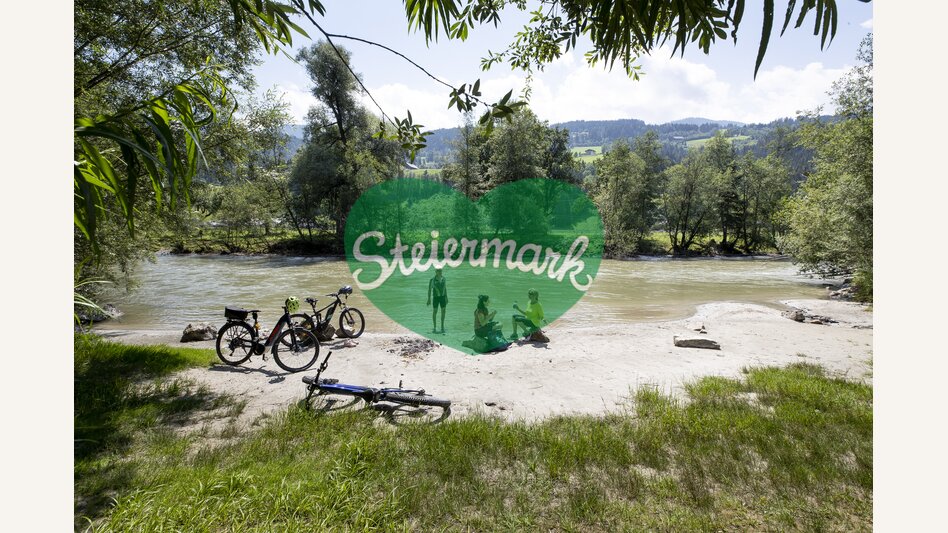 Cooling off on the Enns cycle path | © Steiermark Tourismus | Tom Lamm