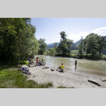 Cooling off on the Enns cycle path | © Steiermark Tourismus | Tom Lamm