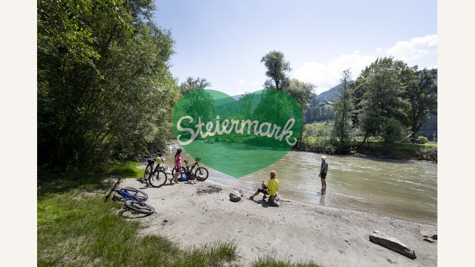 Cooling off on the Enns cycle path | © Steiermark Tourismus | Tom Lamm