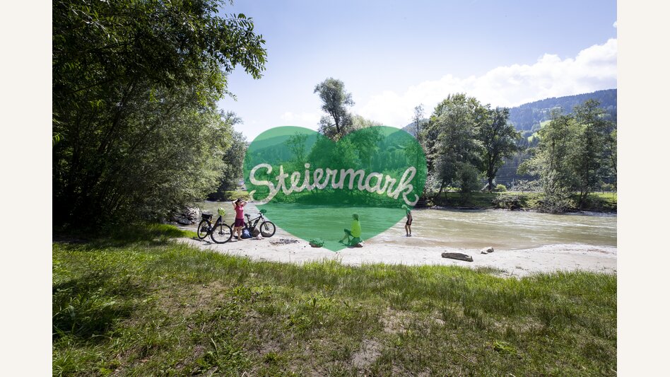 Cooling off on the Enns cycle path | © Steiermark Tourismus | Tom Lamm