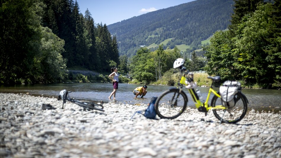 Abkühlung am Murradweg bei St. Ruprecht ob Murau