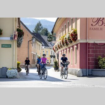 Cyclists in Weißkirchen | © Steiermark Tourismus | Tom Lamm