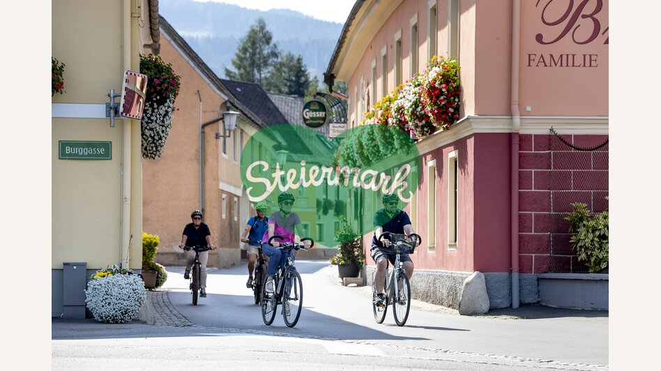 Cyclists in Weißkirchen | © Steiermark Tourismus | Tom Lamm