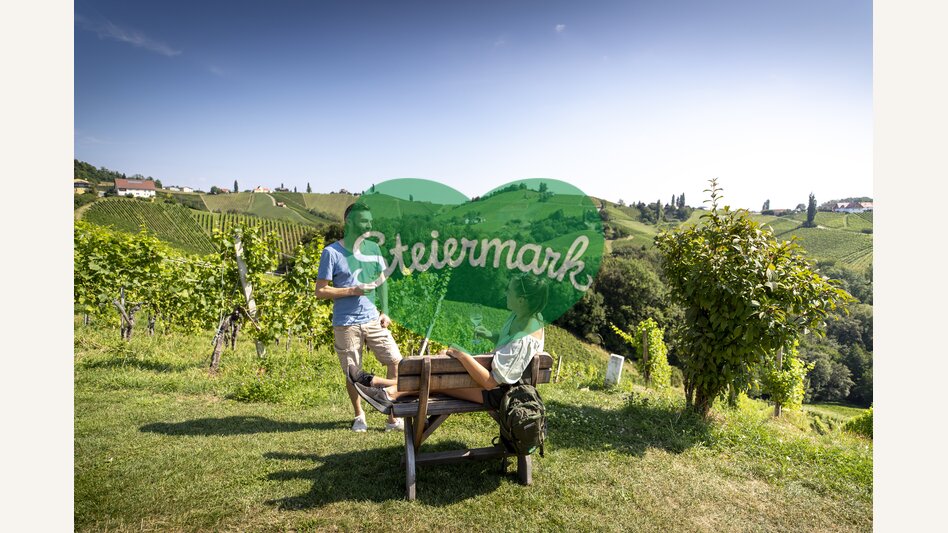 Enjoyable hiking break in the middle of the South Styrian vineyards | © Steiermark Tourismus | Tom Lamm