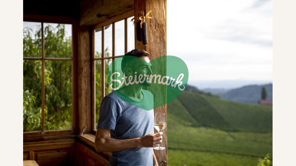 Enjoyable hours at the Buschenschank | © Steiermark Tourismus | Tom Lamm