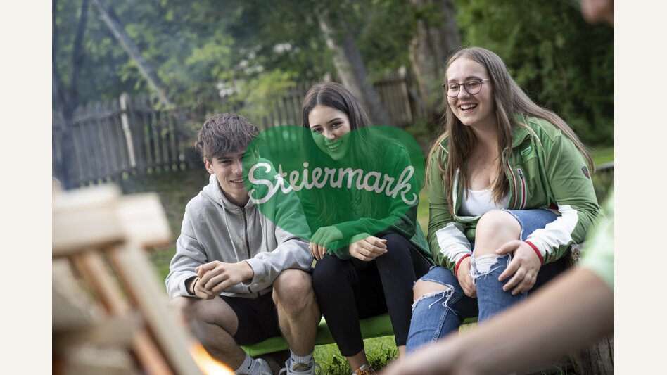 At the campfire | © Steiermark Tourismus | Jesse Streibl