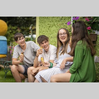 Eating ice cream is the best | © Steiermark Tourismus | Jesse Streibl