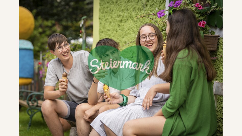 Eating ice cream is the best | © Steiermark Tourismus | Jesse Streibl