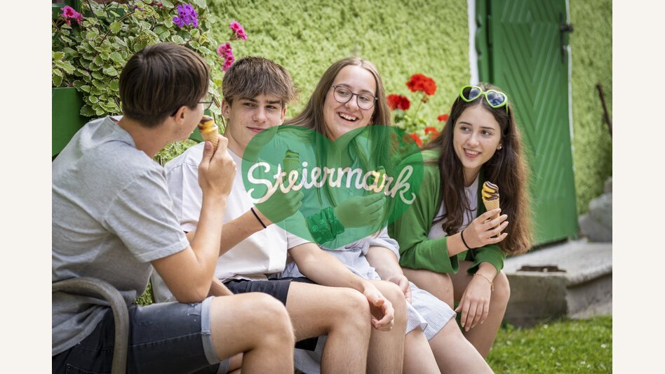 Eating ice cream is the best | © Steiermark Tourismus | Jesse Streibl