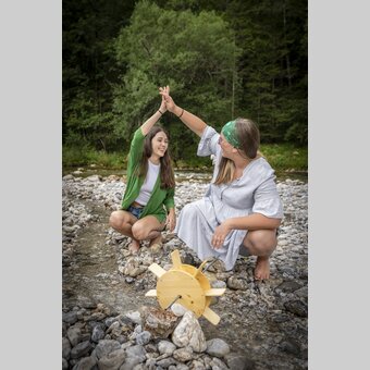 Geschafft - das Wasserrad dreht sich | © STG | Jesse Streibl