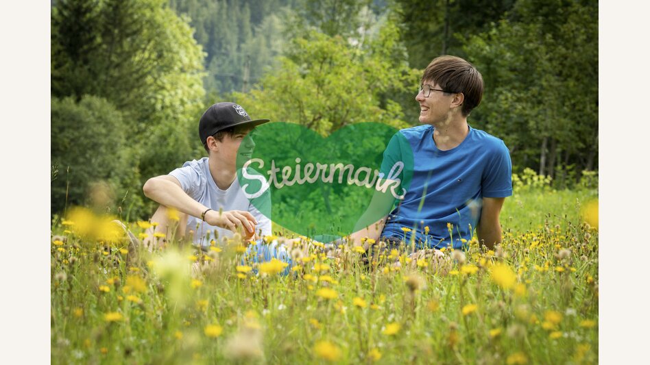 Break in a flower meadow | © Steiermark Tourismus | Jesse Streibl