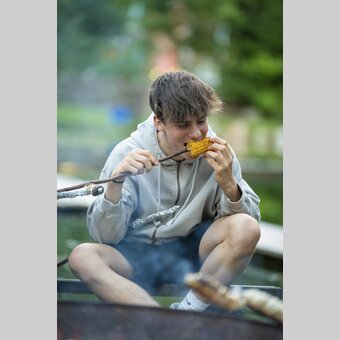 Corn cob at the campfire | © Steiermark Tourismus | Jesse Streibl