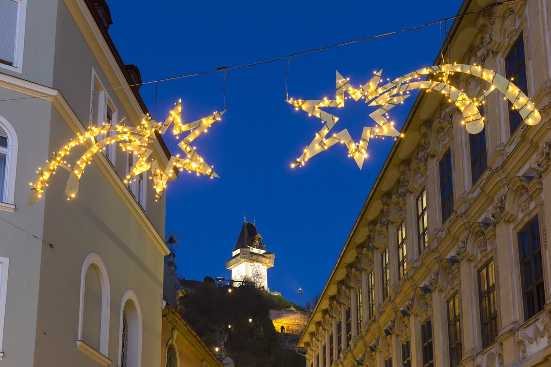 Graz im Advent, Uhrturm im Hintergrund | © STG | Harry Schiffer