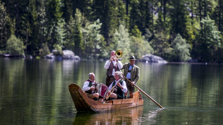 Musiker in Plätte auf dem Altausseer See