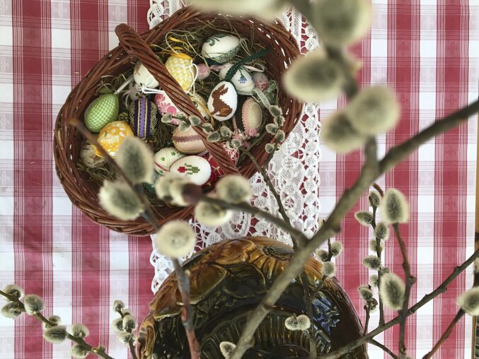 Osterkorb mit Ostereiern