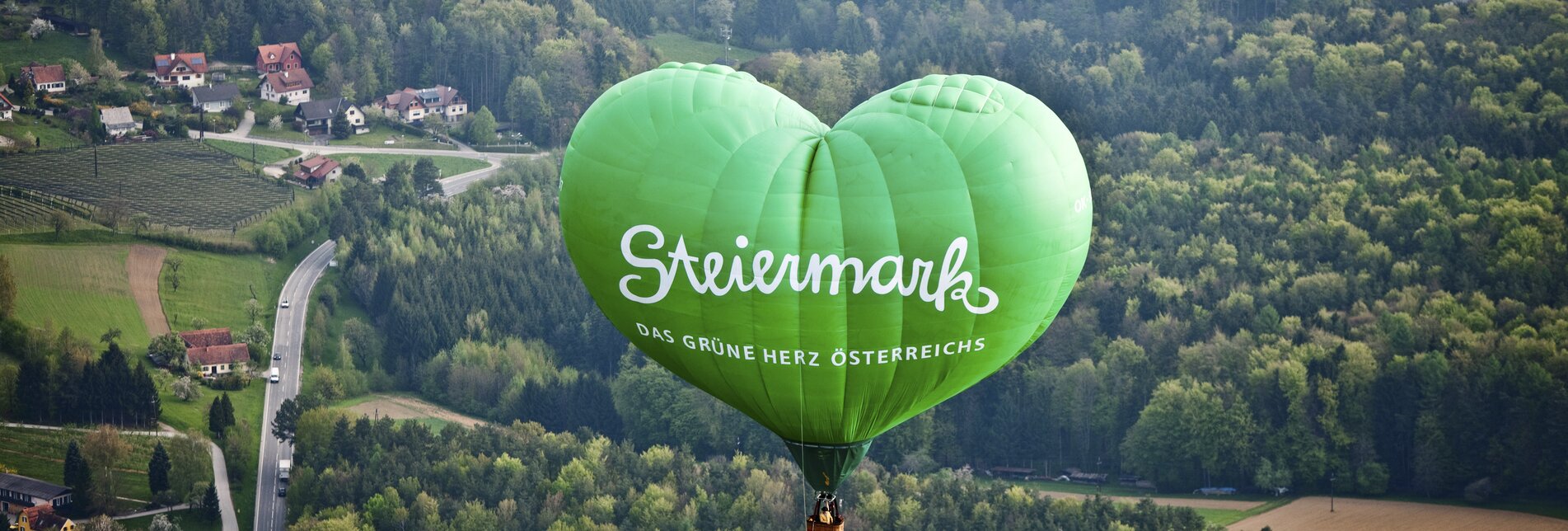 Steiermark-Herzballon über der Oststeiermark  | © Steiermark Tourismus | Tom Lamm