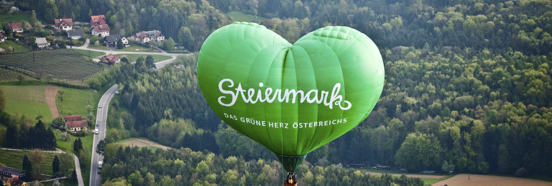 Steiermark-Herzballon über der Oststeiermark  | © STG | Tom Lamm