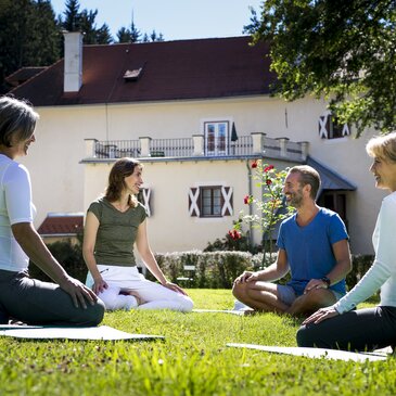 Yoga im Grünen