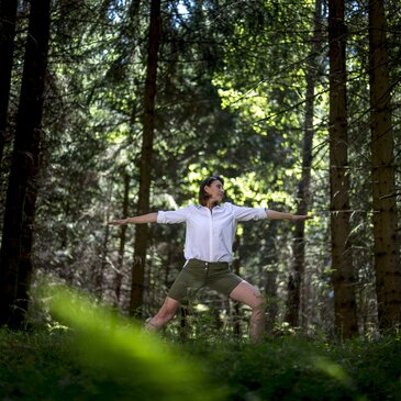 Yoga im Wald