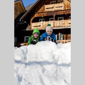 Kinder vor Ramsauer Bauernhaus | © STG | Tom Lamm
